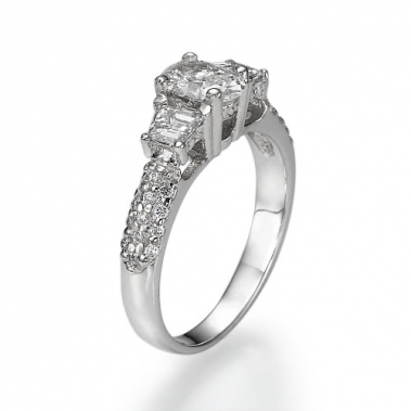 טבעת יהלומים אובל וטרפזים- Royal Moments